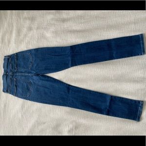 Size 26 Reformation jeans with seam detail!